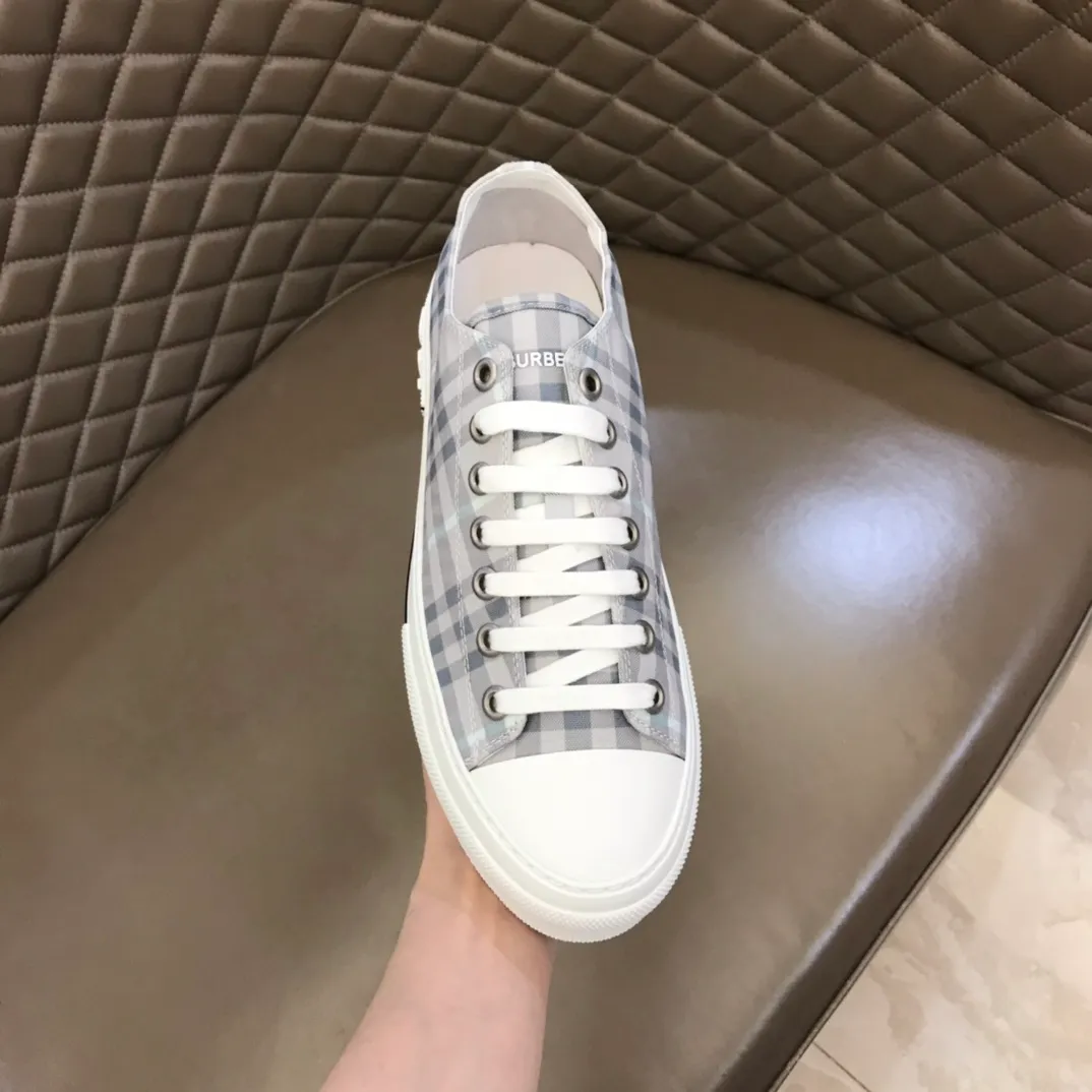 p400 "Burberr*" men's classic low-top sneakers, reinterpreted in Vintage check cotton material and decorated with a new brand logo. First-layer sheepskin lining, embossed Burberry logo on the heel, and original TPU outsole! Size: 38-44 No. 068